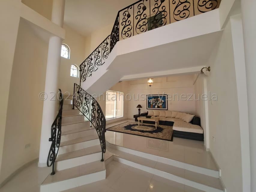 Casa (Duplex) en Venta en Altos de Guataparo, Carabobo - 28