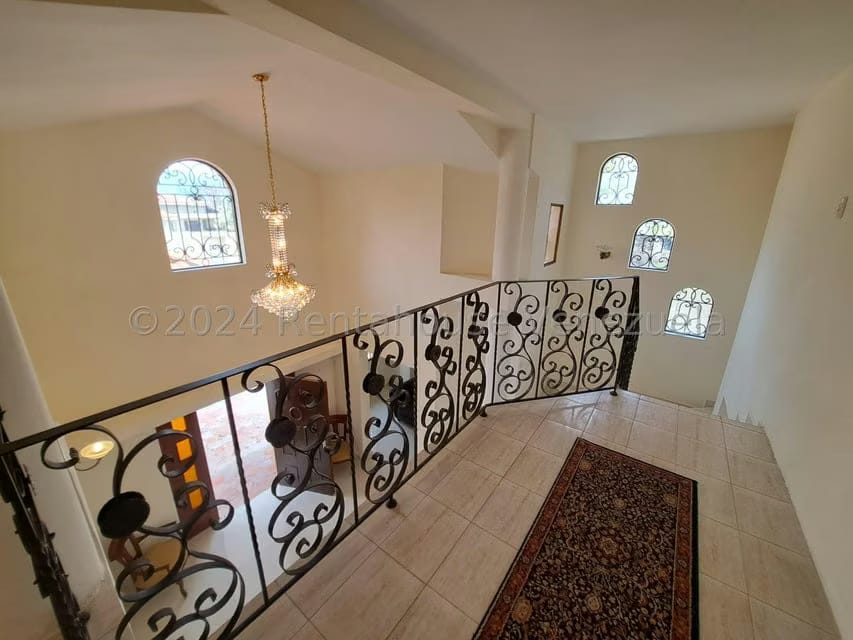 Casa (Duplex) en Venta en Altos de Guataparo, Carabobo - 29