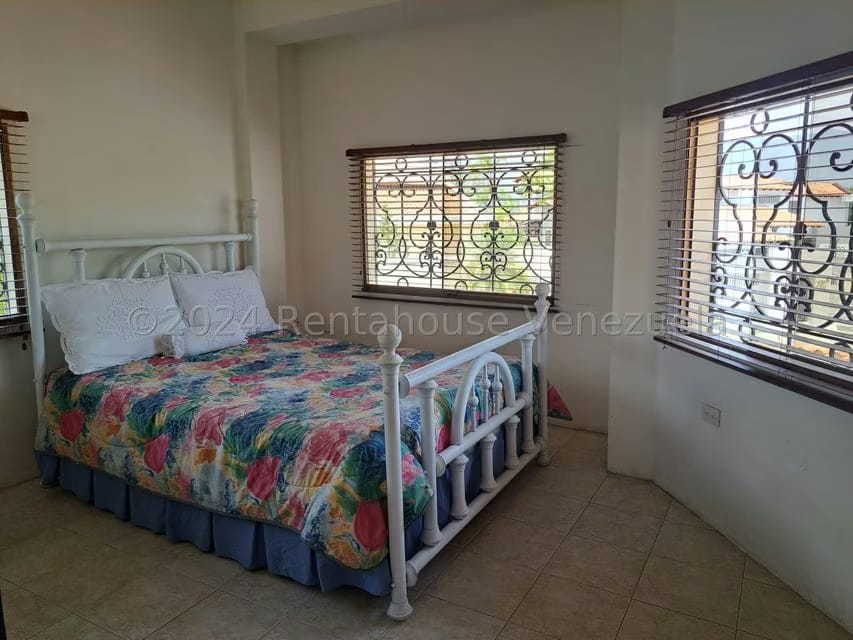 Casa (Duplex) en Venta en Altos de Guataparo, Carabobo - 34