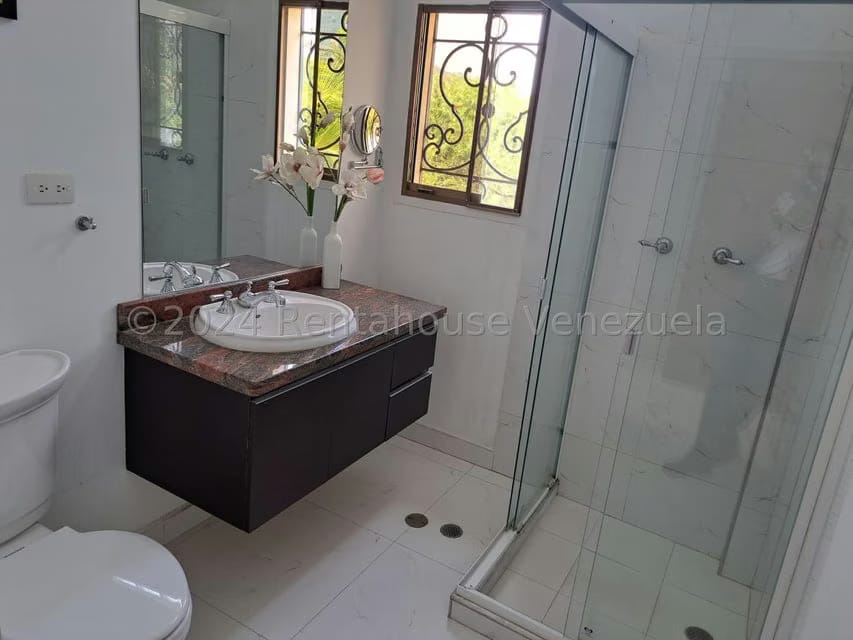 Casa (Duplex) en Venta en Altos de Guataparo, Carabobo - 35