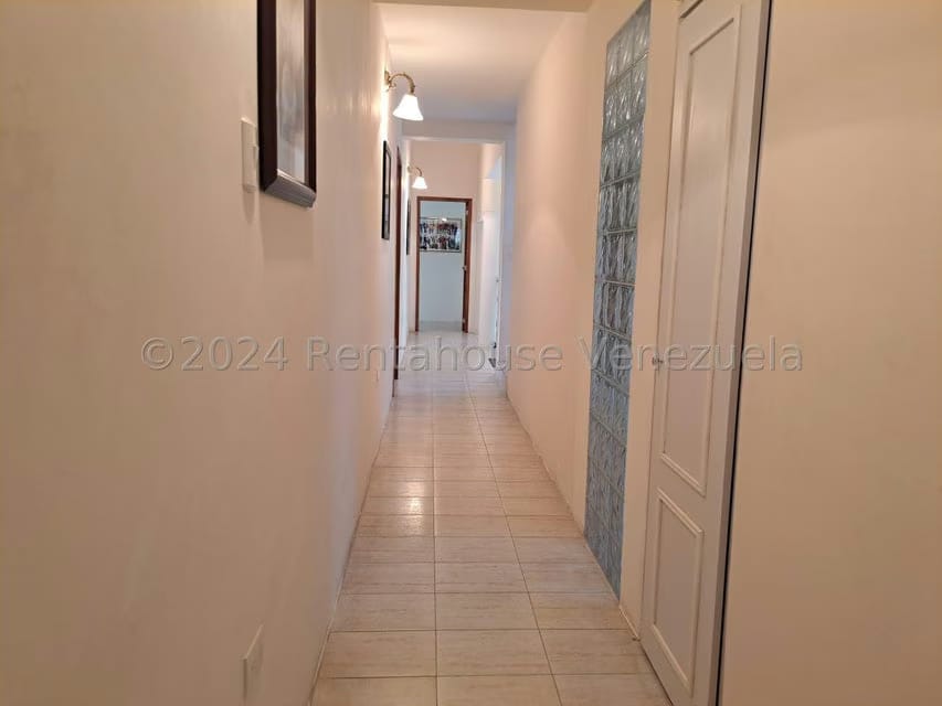 Casa (Duplex) en Venta en Altos de Guataparo, Carabobo - 48