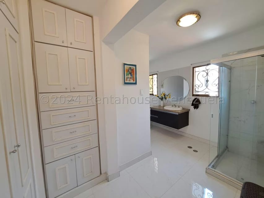 Casa (Duplex) en Venta en Altos de Guataparo, Carabobo - 50
