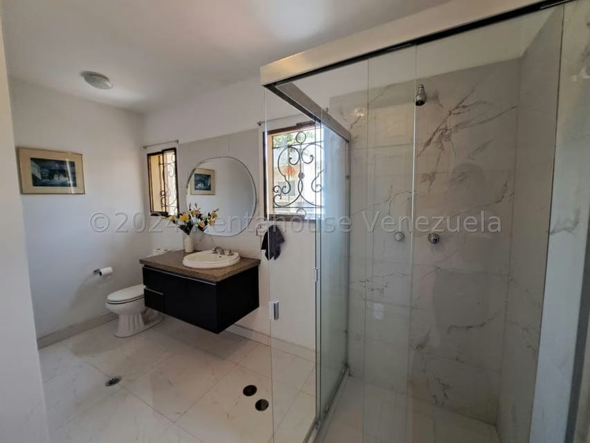 Casa (Duplex) en Venta en Altos de Guataparo, Carabobo - 51