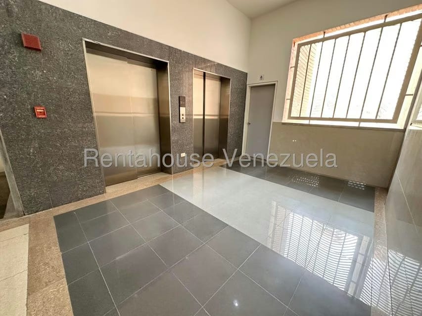 Comercial (Consultorio Medico) en Alquiler en Lomas del Sol, Distrito Metropolitano - 2