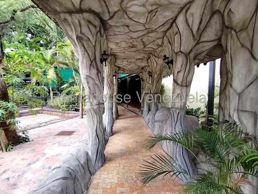 Comercial (Local Comercial) en Venta en Avenida Bolivar Norte, Carabobo - 2