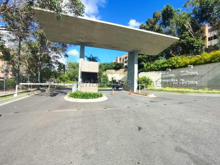 Townhouse (Multiples Niveles) en Venta en Los Guayabitos, Distrito Metropolitano - 2