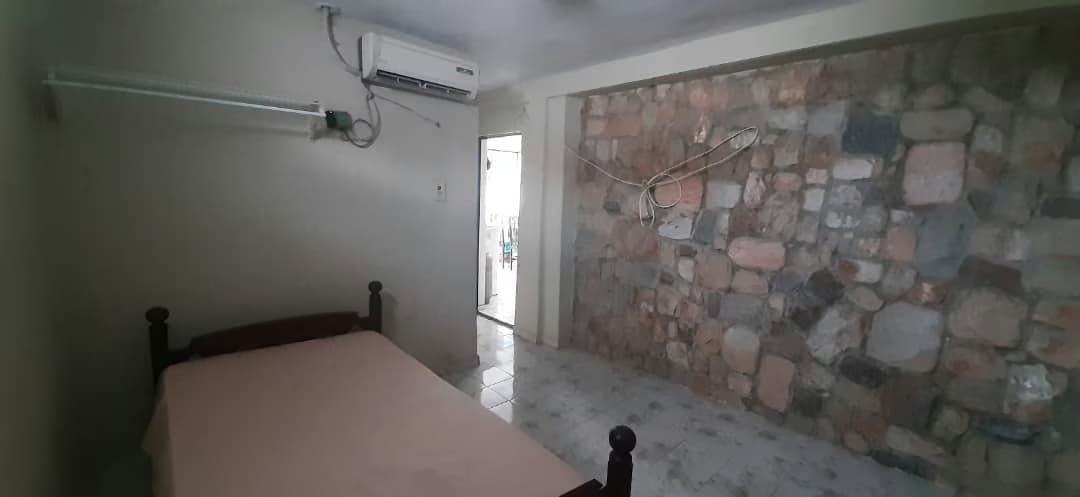 Habitación en Apto. Anexo Urb. La Esmeralda - 2