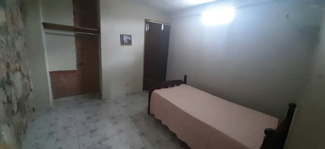 Habitación en Apto. Anexo Urb. La Esmeralda - 3