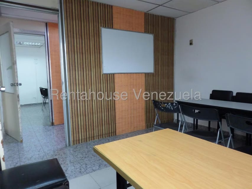 Comercial (Oficina) en Alquiler en Los Cortijos de Lourdes, Distrito Metropolitano - 4