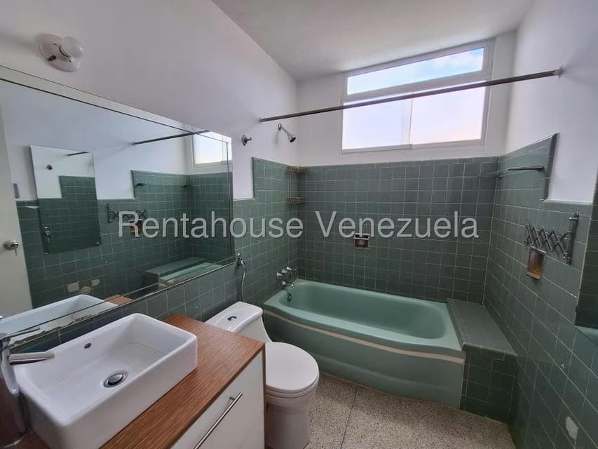 Apartamento (1 Nivel) en Alquiler en Los Palos Grandes, Distrito Metropolitano - 11