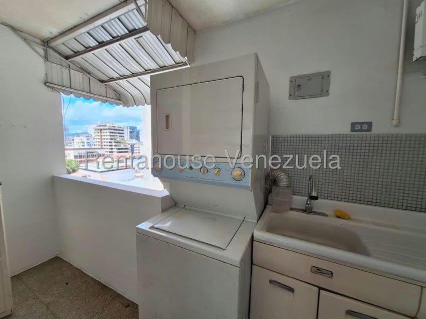 Apartamento (1 Nivel) en Alquiler en Los Palos Grandes, Distrito Metropolitano - 13