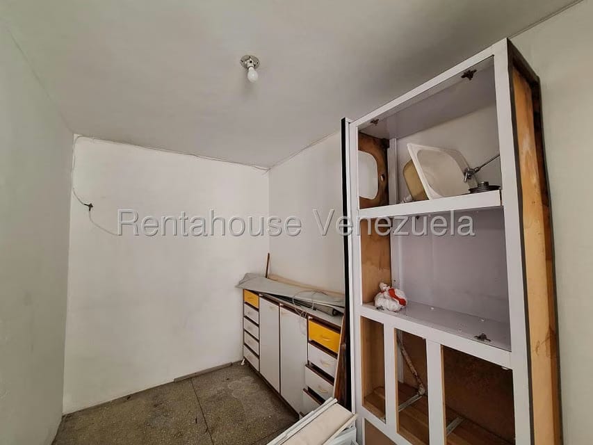 Apartamento (1 Nivel) en Alquiler en Los Palos Grandes, Distrito Metropolitano - 15