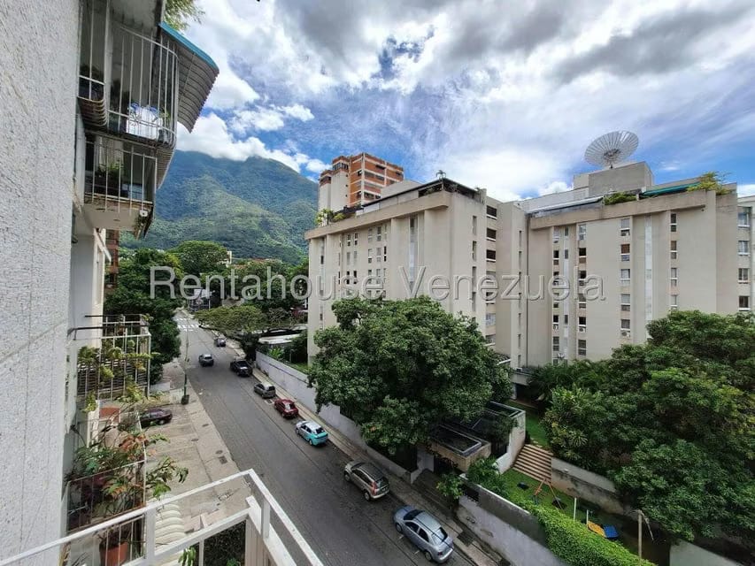 Apartamento (1 Nivel) en Alquiler en Los Palos Grandes, Distrito Metropolitano - 16