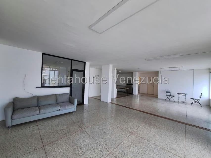 Apartamento (1 Nivel) en Alquiler en Los Palos Grandes, Distrito Metropolitano - 3