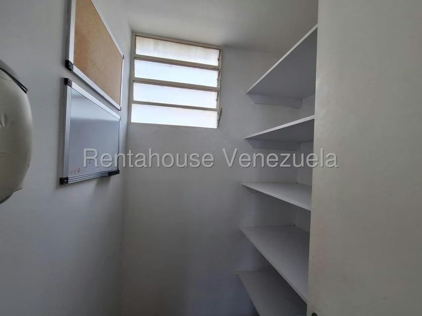 Apartamento (1 Nivel) en Alquiler en Los Palos Grandes, Distrito Metropolitano - 5
