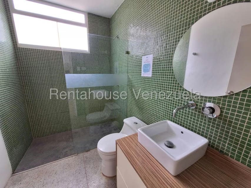 Apartamento (1 Nivel) en Alquiler en Los Palos Grandes, Distrito Metropolitano - 8