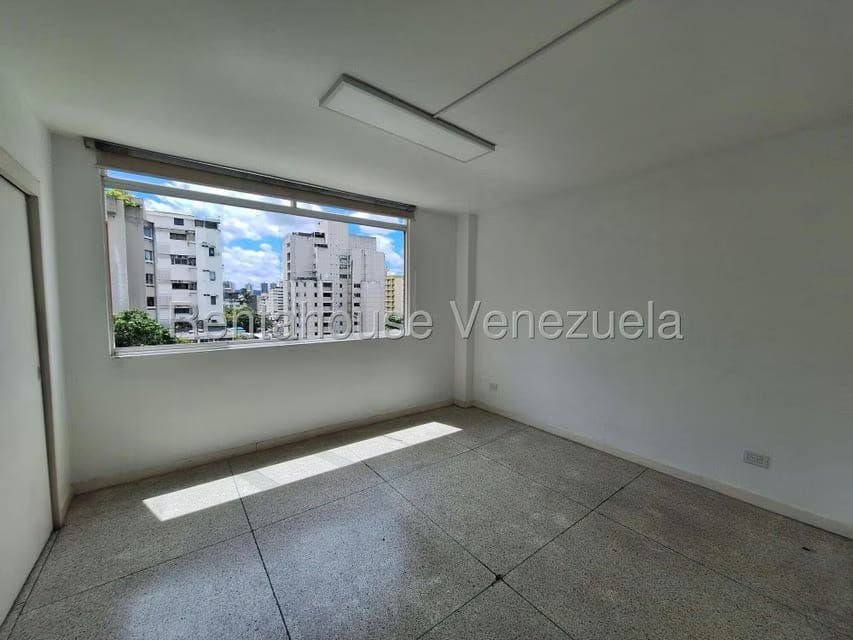 Apartamento (1 Nivel) en Alquiler en Los Palos Grandes, Distrito Metropolitano - 10