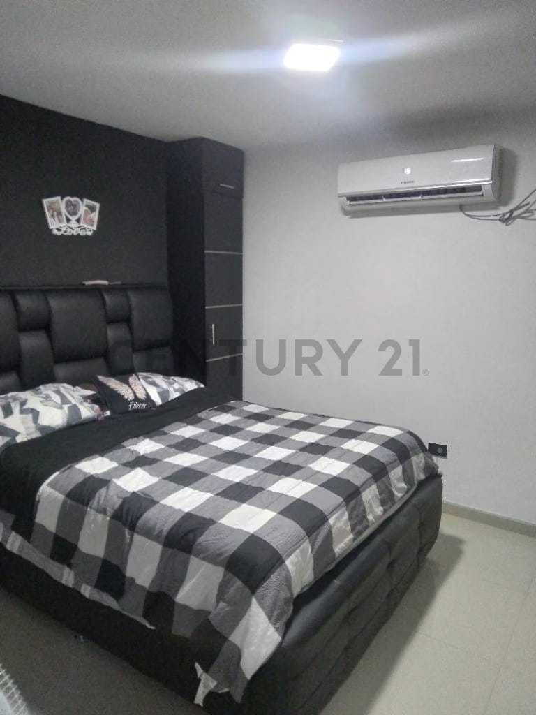 Casa en la Avenida 32 sector Robert Luckert - 17