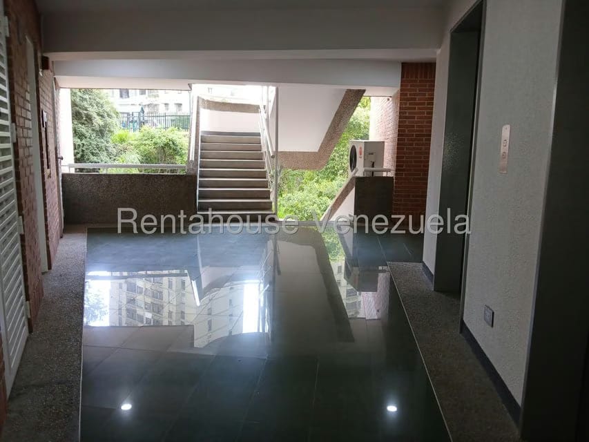 Apartamento (1 Nivel) en Alquiler en Colinas de Bello Monte, Distrito Metropolitano - 16
