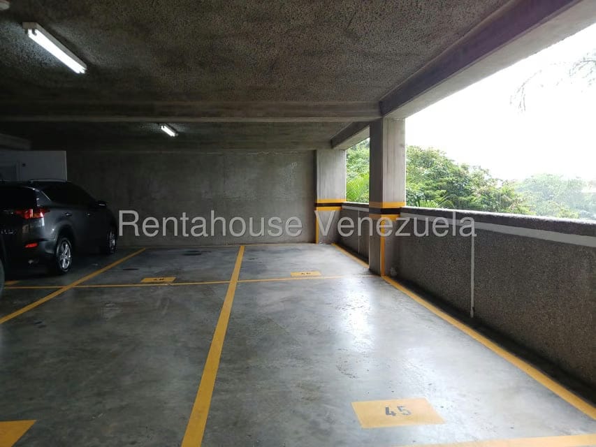 Apartamento (1 Nivel) en Alquiler en Colinas de Bello Monte, Distrito Metropolitano - 17