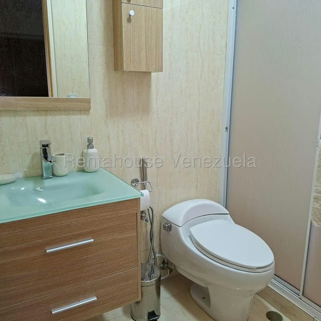 Apartamento (1 Nivel) en Alquiler en Colinas de Bello Monte, Distrito Metropolitano - 8