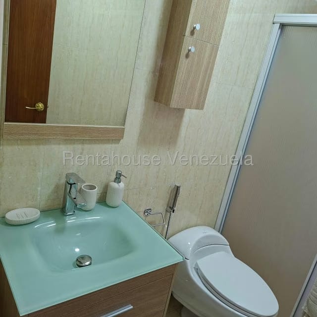 Apartamento (1 Nivel) en Alquiler en Colinas de Bello Monte, Distrito Metropolitano - 10