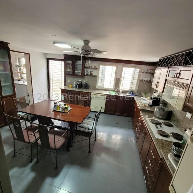 Casa (Multipes Niveles) en Venta en Cumbres de Curumo, Distrito Metropolitano - 13