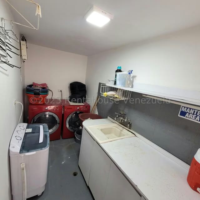 Casa (Multipes Niveles) en Venta en Cumbres de Curumo, Distrito Metropolitano - 15