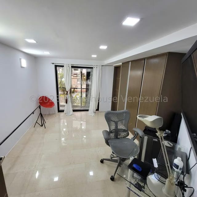 Casa (Multipes Niveles) en Venta en Cumbres de Curumo, Distrito Metropolitano - 17