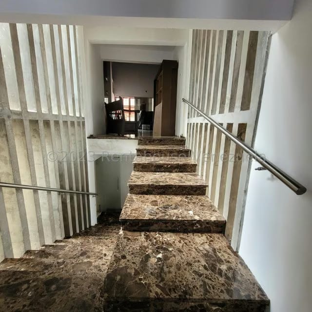Casa (Multipes Niveles) en Venta en Cumbres de Curumo, Distrito Metropolitano - 25