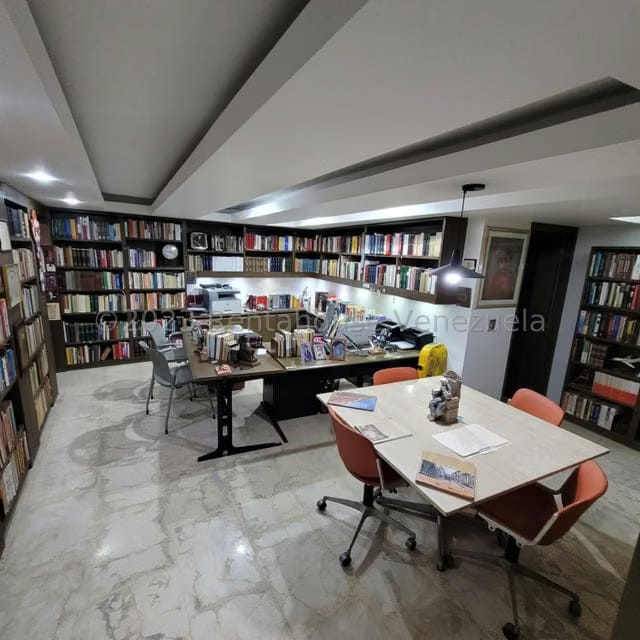 Casa (Multipes Niveles) en Venta en Cumbres de Curumo, Distrito Metropolitano - 27