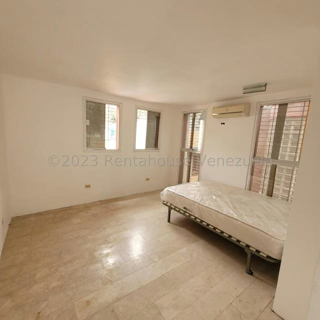 Casa (Multipes Niveles) en Venta en Cumbres de Curumo, Distrito Metropolitano - 39