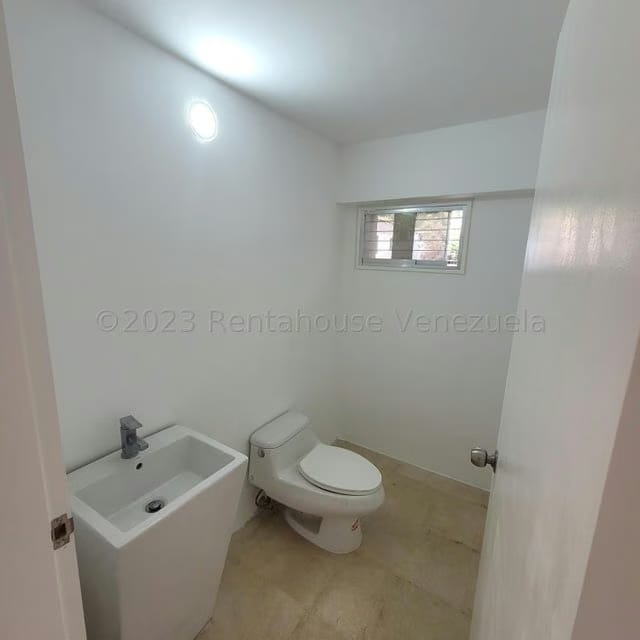 Casa (Multipes Niveles) en Venta en Cumbres de Curumo, Distrito Metropolitano - 41