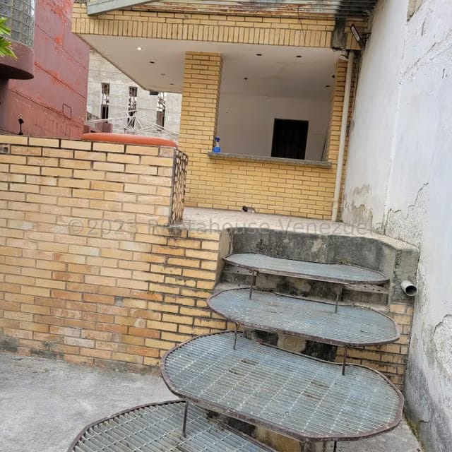 Casa (Multipes Niveles) en Venta en Cumbres de Curumo, Distrito Metropolitano - 43