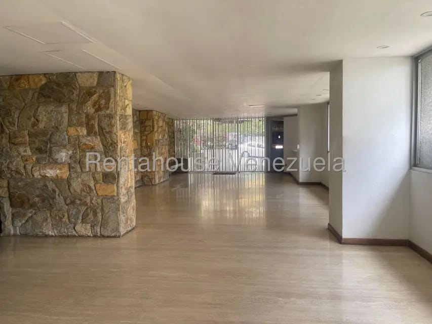 Apartamento (1 Nivel) en Alquiler en Lomas de Prados del Este, Distrito Metropolitano - 2