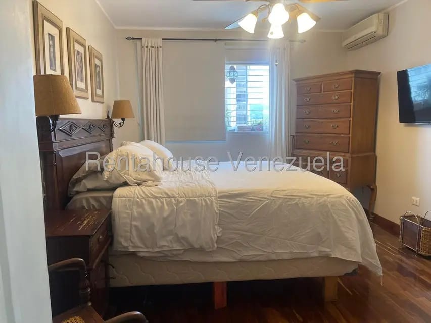 Apartamento (1 Nivel) en Alquiler en Lomas de Prados del Este, Distrito Metropolitano - 11