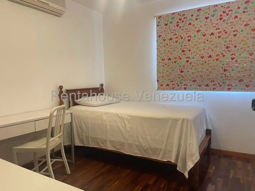 Apartamento (1 Nivel) en Alquiler en Lomas de Prados del Este, Distrito Metropolitano - 12