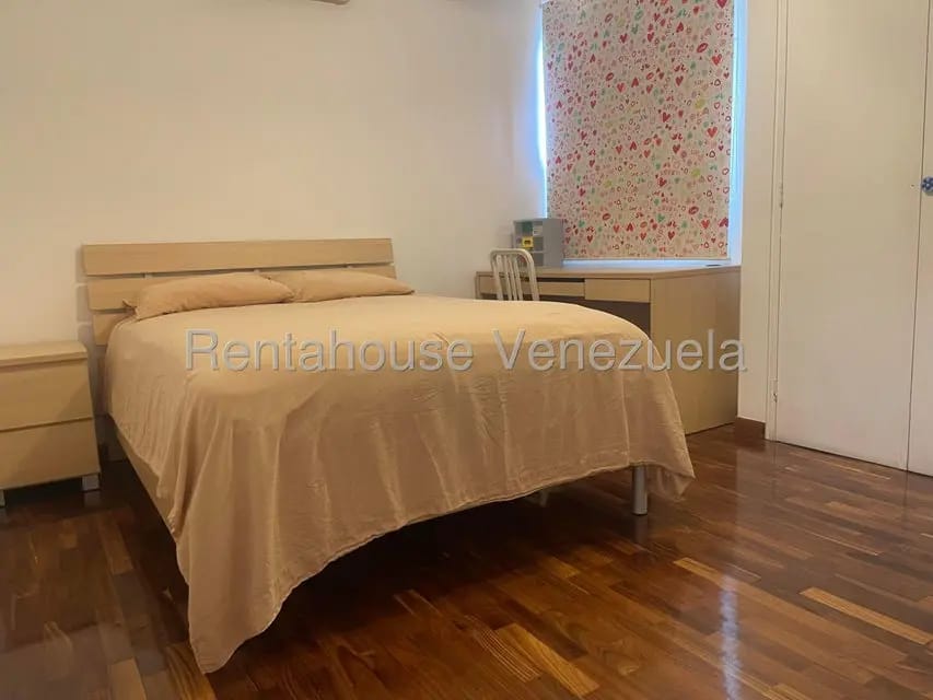 Apartamento (1 Nivel) en Alquiler en Lomas de Prados del Este, Distrito Metropolitano - 13
