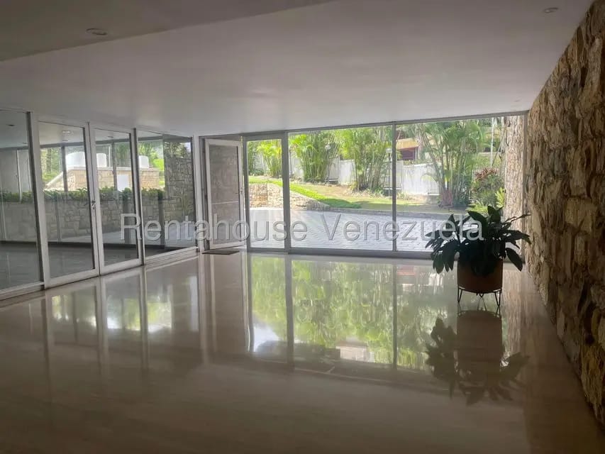 Apartamento (1 Nivel) en Alquiler en Lomas de Prados del Este, Distrito Metropolitano - 3