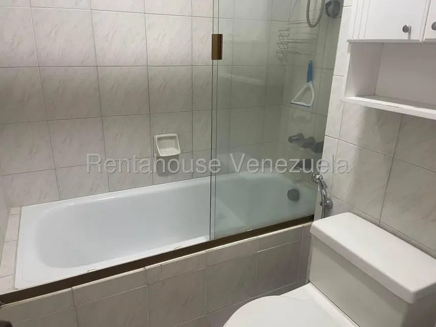 Apartamento (1 Nivel) en Alquiler en Lomas de Prados del Este, Distrito Metropolitano - 10