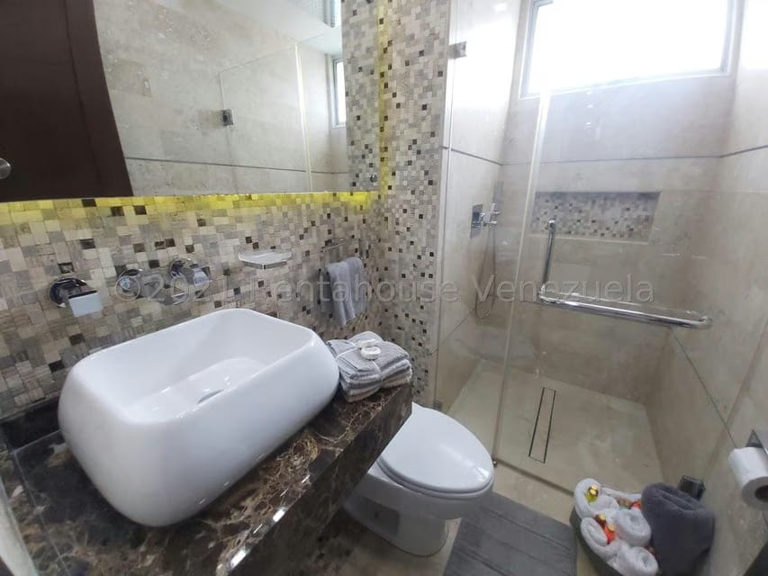 Apartamento (1 Nivel) en Venta en Zona Este, Lara - 21