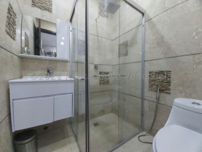 Apartamento (1 Nivel) en Venta en Zona Este, Lara - 28