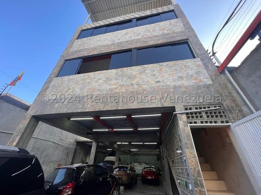 Comercial (Edificio) en Alquiler en Santa Eduvigis, Distrito Metropolitano
