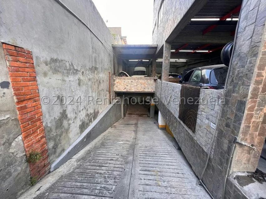 Comercial (Edificio) en Alquiler en Santa Eduvigis, Distrito Metropolitano - 3