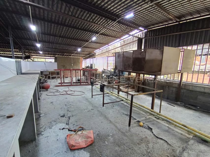 Comercial (Local Comercial) en Venta en Las Barrancas, Miranda - 32