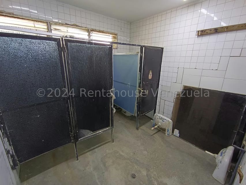 Comercial (Local Comercial) en Venta en Las Barrancas, Miranda - 38