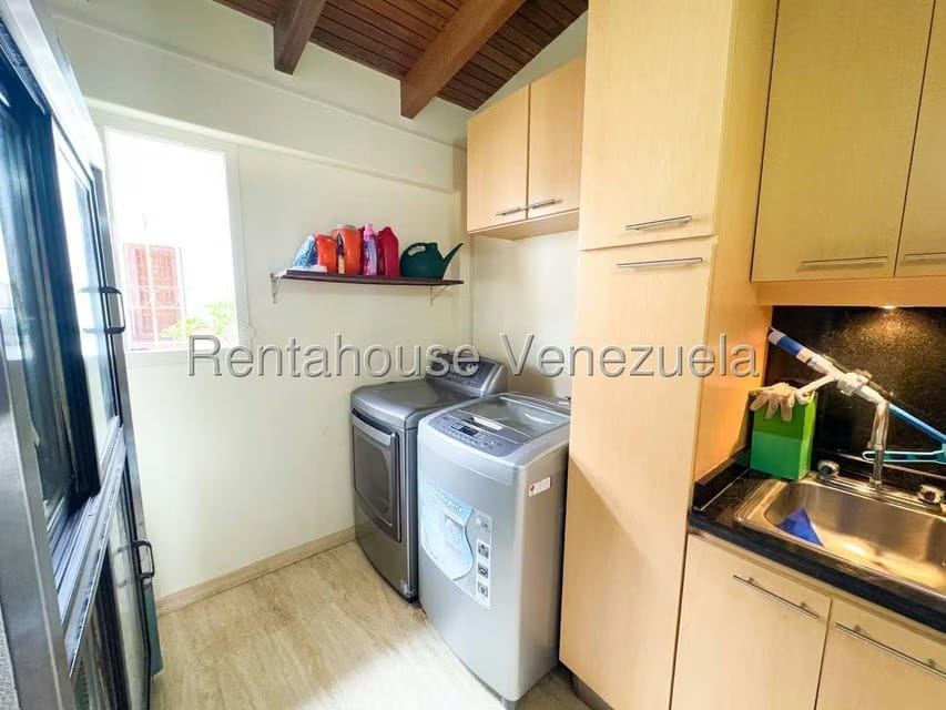 Casa (Multipes Niveles) en Venta en Lomas de Prados del Este, Distrito Metropolitano - 12