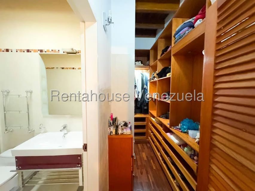 Casa (Multipes Niveles) en Venta en Lomas de Prados del Este, Distrito Metropolitano - 19