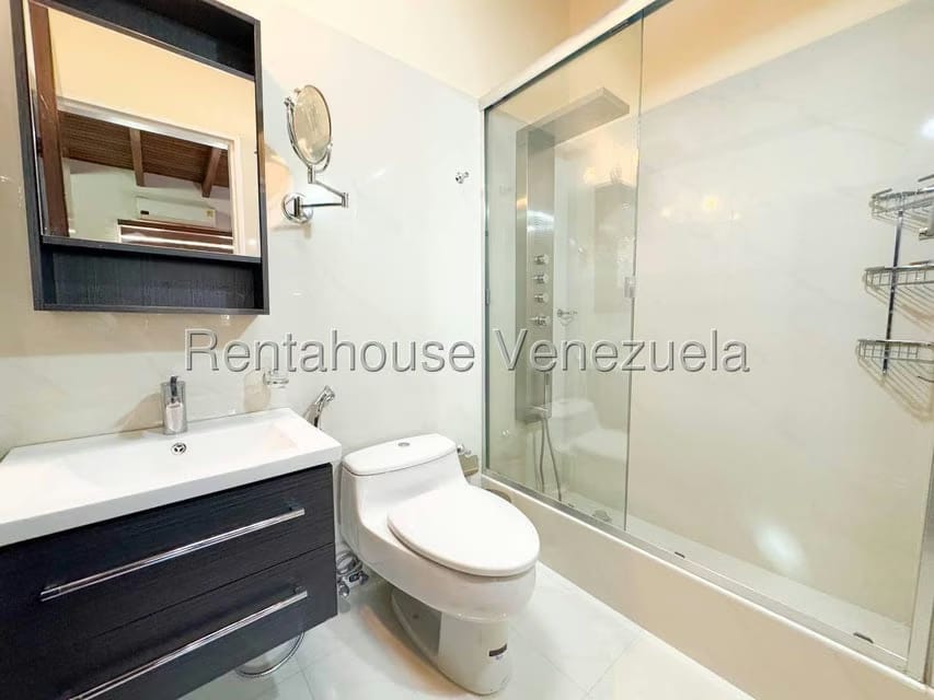 Casa (Multipes Niveles) en Venta en Lomas de Prados del Este, Distrito Metropolitano - 20