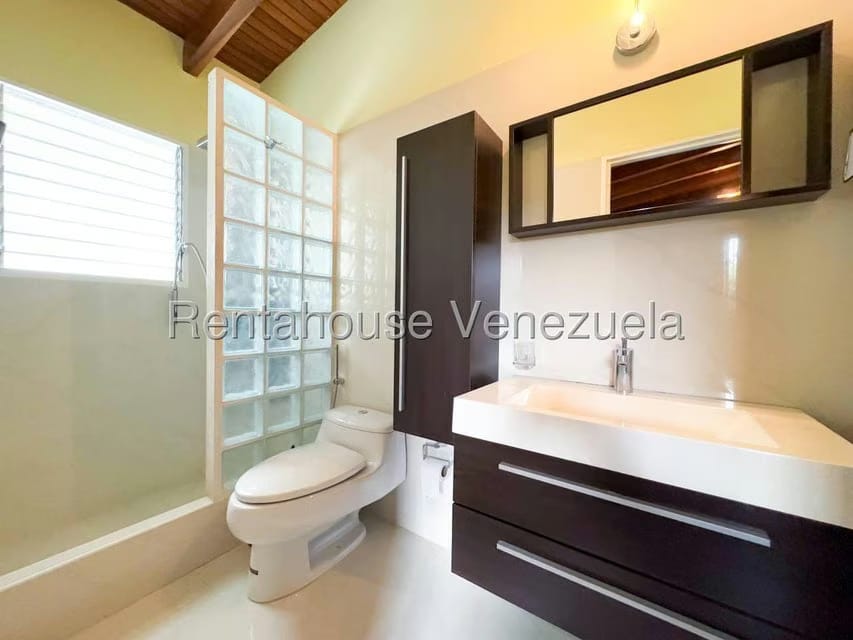 Casa (Multipes Niveles) en Venta en Lomas de Prados del Este, Distrito Metropolitano - 24